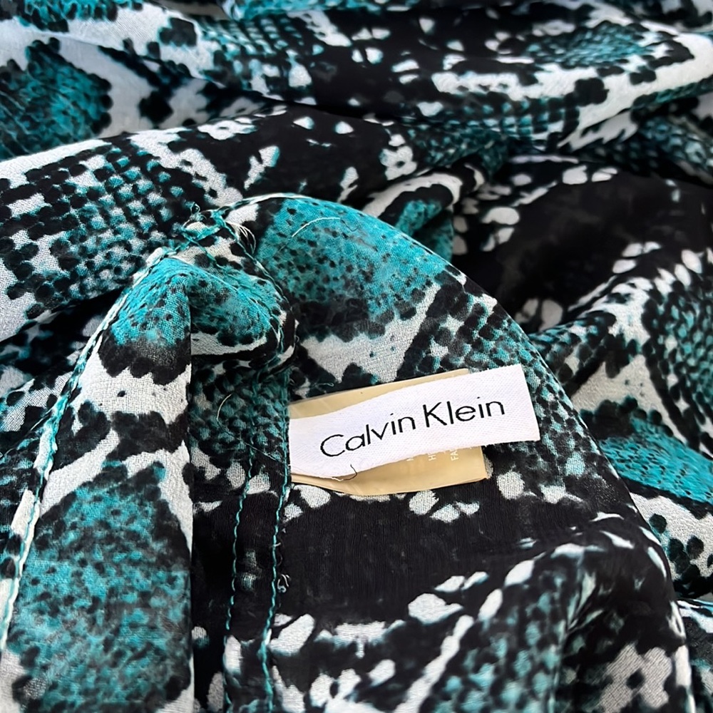 Calvin Klein Scarf - image 5